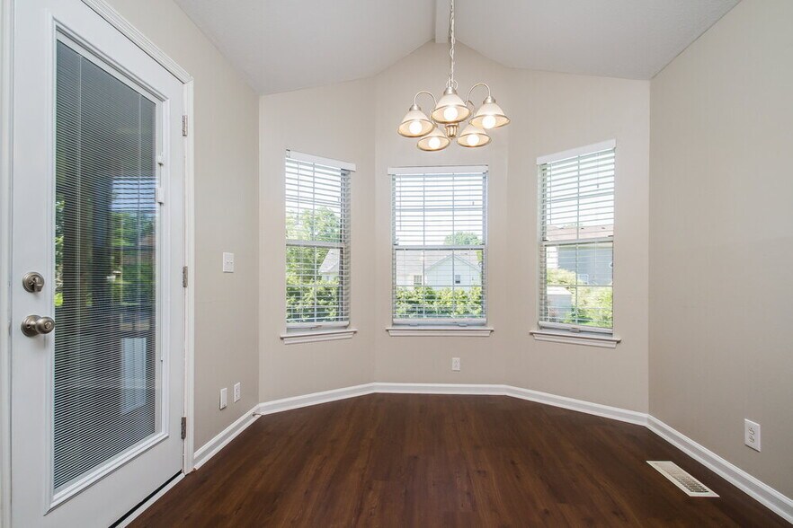 Building Photo - 1502 Amberwood Cir