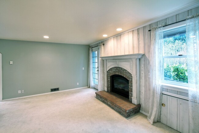 Building Photo - Beautiful Home in Gleneagle Neighborhood