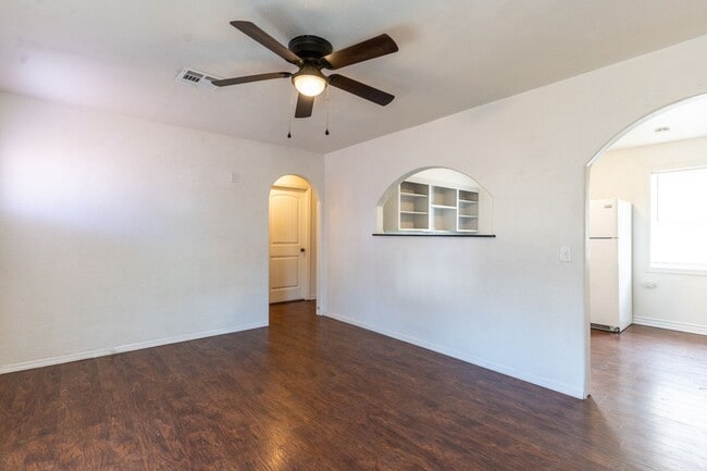 Building Photo - 1621 Thompson Dr