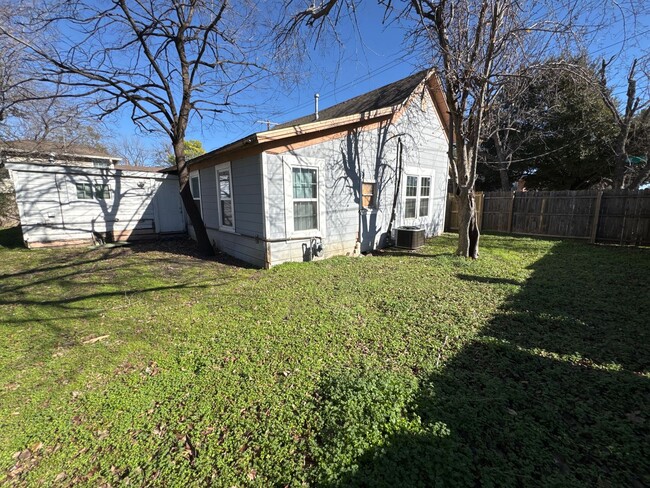 Building Photo - Charming 3 Bed 1 Bath - CLOSE TO TWU