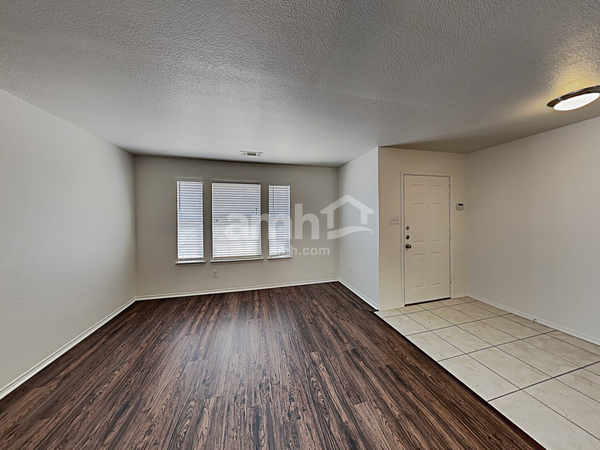 Building Photo - 5820 Bridal Trl