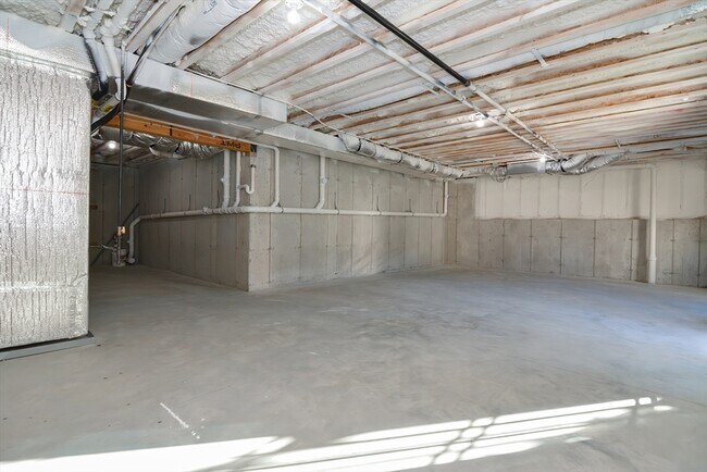 Building Photo - 76 Pouts Ln