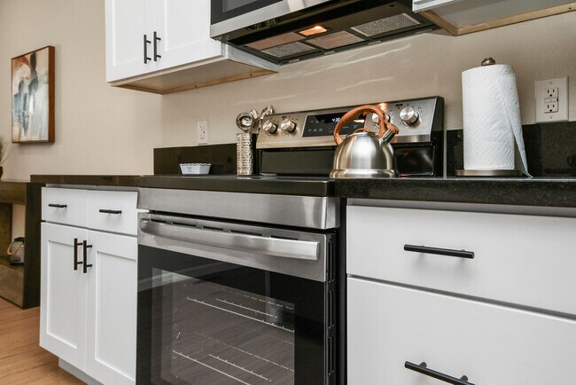 Building Photo - 1220 E Pacific St