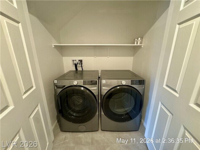 Building Photo - Brand-New Juniper Hills Townhome with 4 Bedrooms, Loft & Dual Balconies