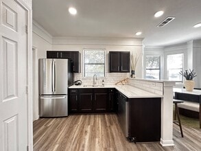 Building Photo - Luxury + Location: Limited-Time Savings!