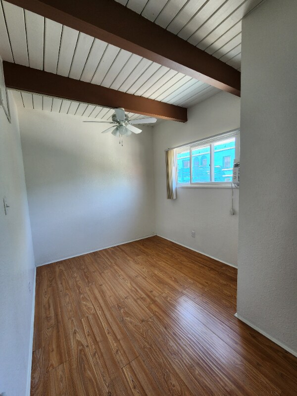 Building Photo - 1909 Beachwood Dr