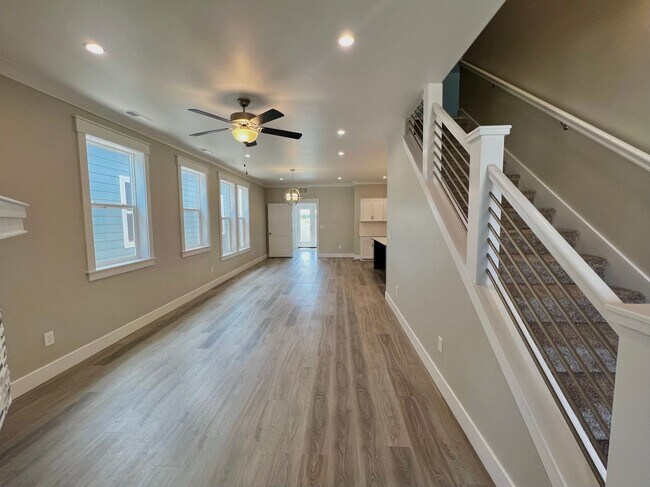 Building Photo - 4 Bedroom 3 Bath New Star Development