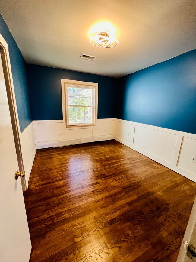 Building Photo - 3162 Stoneridge Rd SW