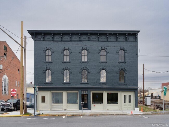 Building Photo - 702-704-704 Columbia St