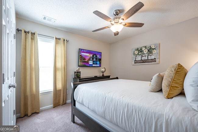Building Photo - 206 Persimmon Tr