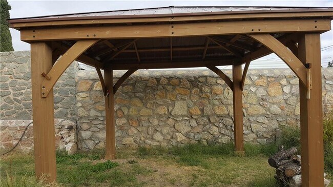 Building Photo - 4514 Bliss Ave