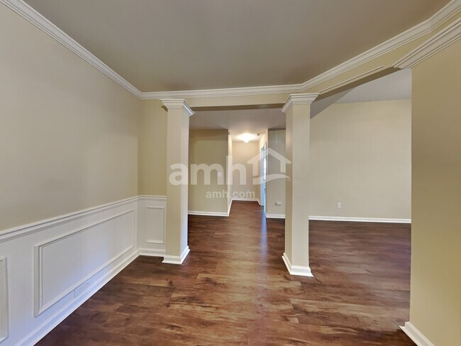 Building Photo - 12 Comesee Ct