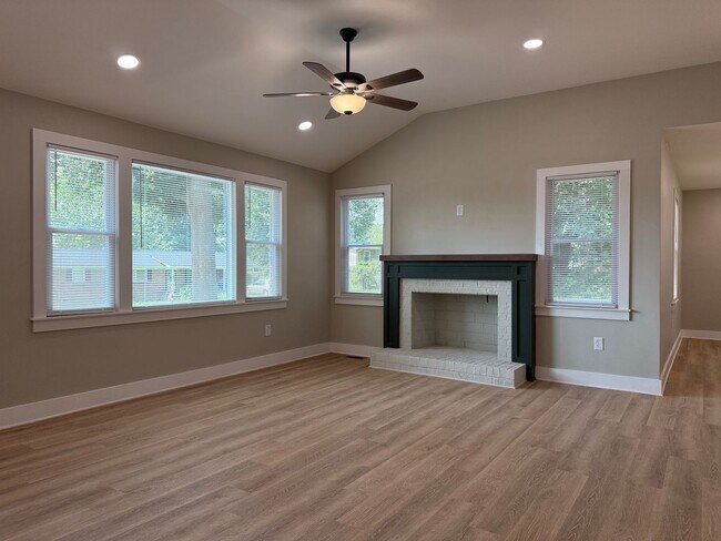 Building Photo - **Coming Soon**Completely Renovated Corner Lot Near Downtown Greenville