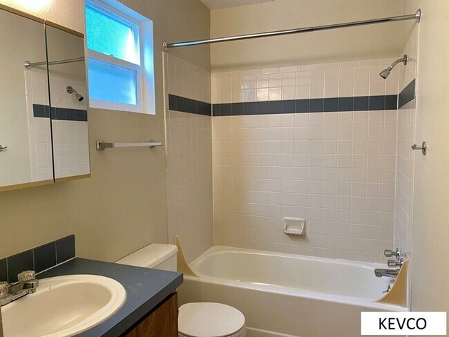 Building Photo - 411 Garfield St