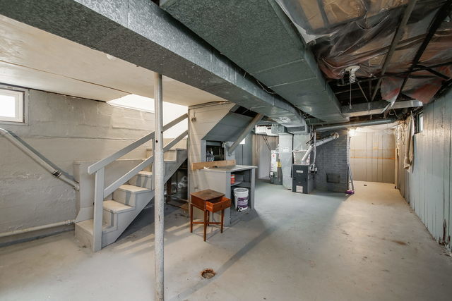 Building Photo - 221 Elm St