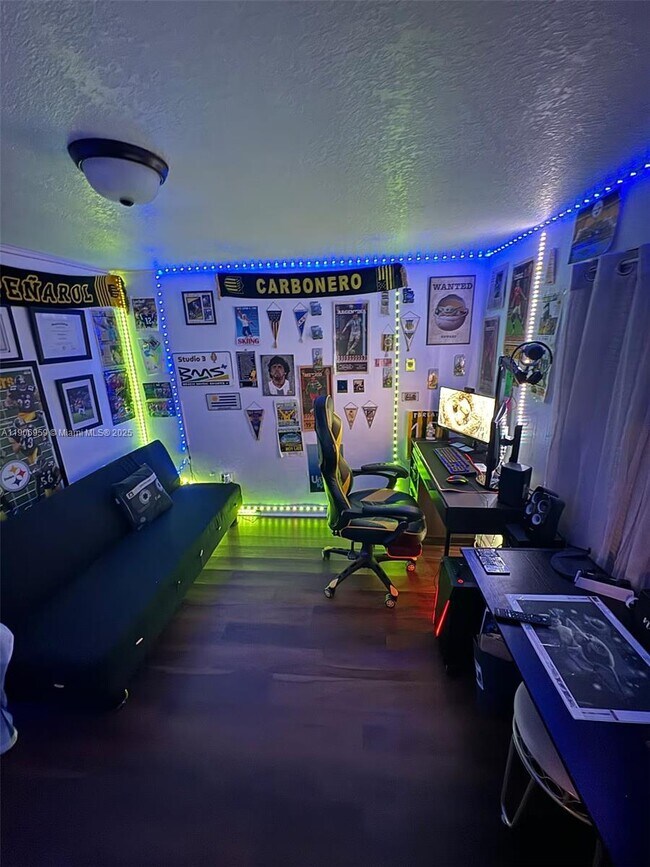 Building Photo - 2425 SE 10th Ave