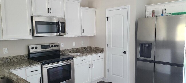 Building Photo - 33 Catalina Cir