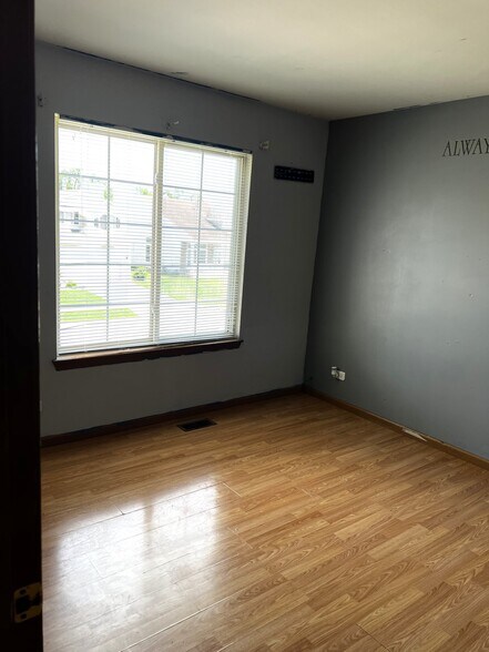 Building Photo - 1072 S Pleasant Hill Gate