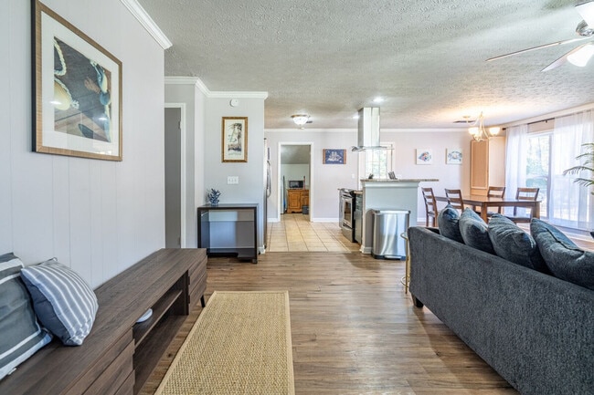 Building Photo - 4375 Park St