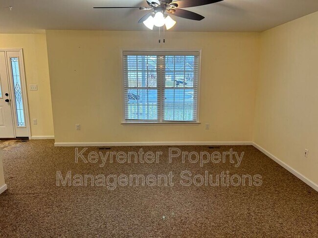 Building Photo - 107 Oakstone Run
