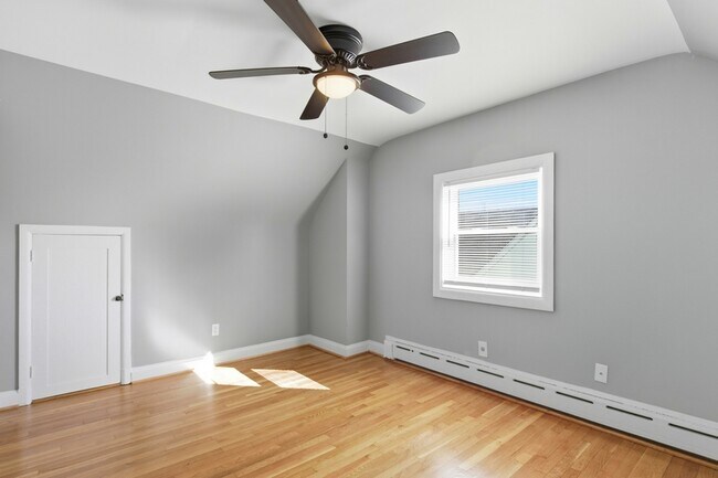 Building Photo - 4311 Kennison Ave