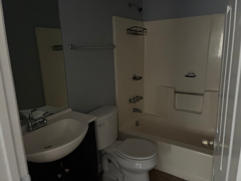 Building Photo - Room in House on Feather Dr