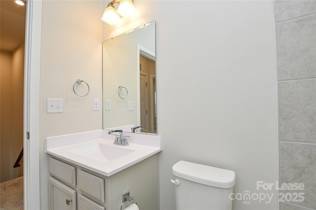 Building Photo - 9833 Oaklawn Blvd NW