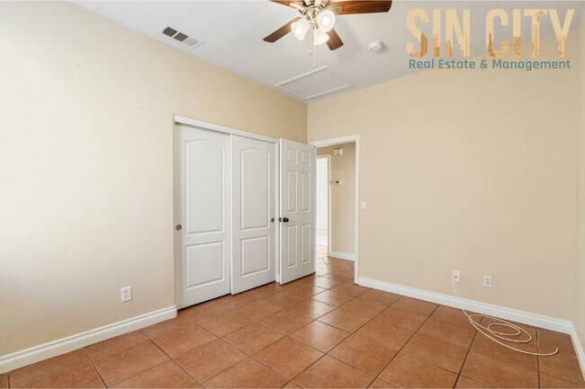 Building Photo - "Discover Comfort and Style: Spacious 4-Bed, 2-Bath Home in Las Vegas – 1835 Sq Ft of Inviting Li...