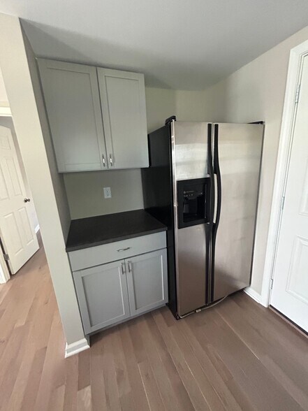 Building Photo - 305 N Main St