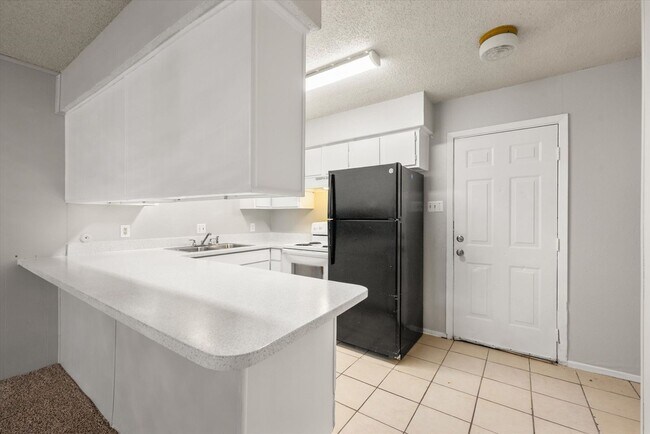 Building Photo - 1803 Harry Ct