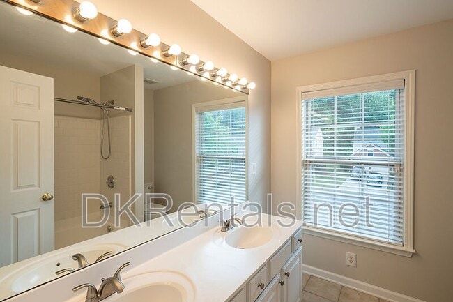 Building Photo - 804 Araya Ct