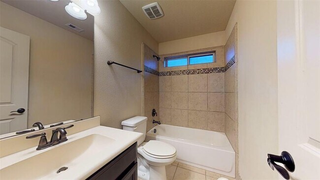 Building Photo - 16807 Chapman Lake Ct
