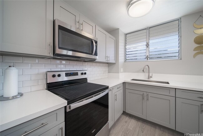 Building Photo - 1401 Lusitana St