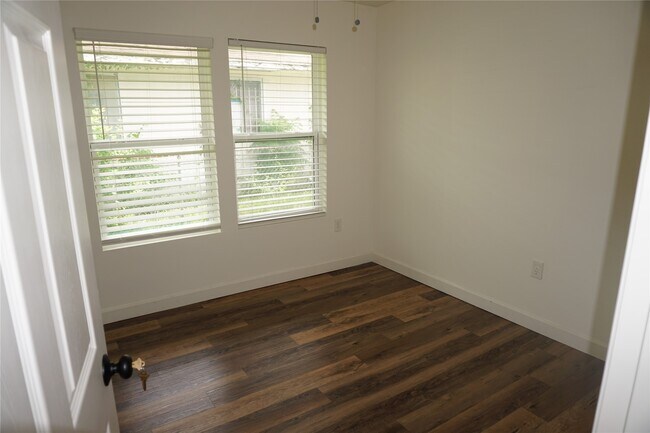 Building Photo - 1610 Antoine Dr