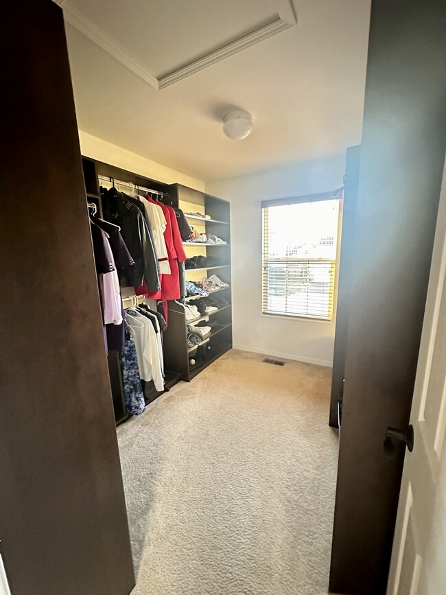 Building Photo - 9632 Schaffner Dr