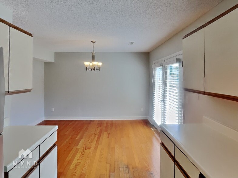 Building Photo - 3306 Woodland Park Rd