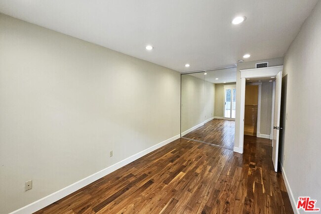 Building Photo - 382 E California Blvd