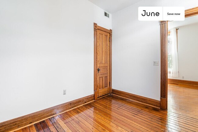 Building Photo - 3134 N Southport Ave