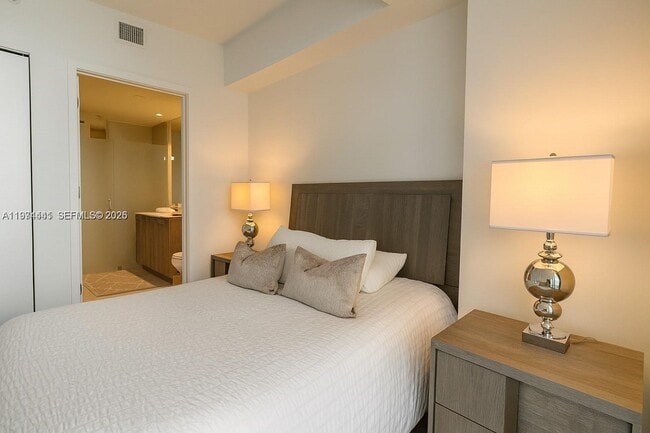 Building Photo - 501 NE 31st St