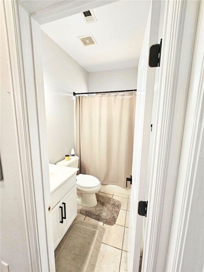 Building Photo - 3803 SW Kite Dr