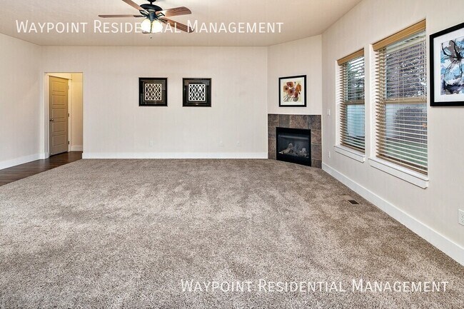 Building Photo - 2686 Vallin Ave N