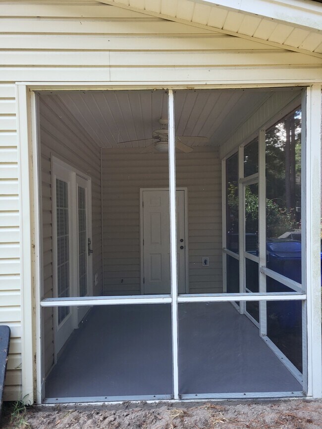 Building Photo - "Charming 2-Bedroom Townhouse on Skillmaster Court with Gleaming Hardwood Floors!"