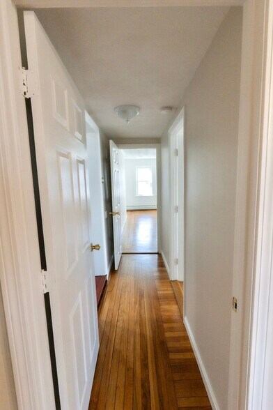 Building Photo - 178 Manning St