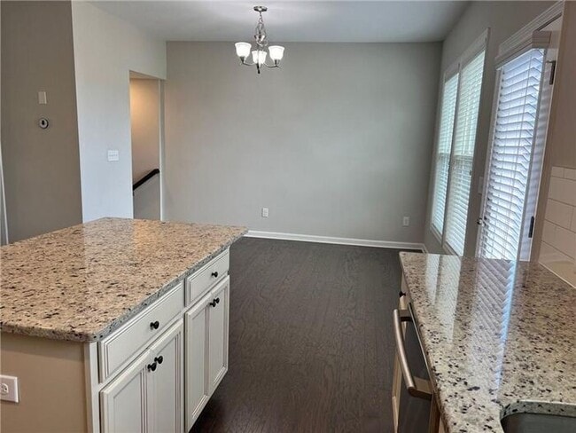Building Photo - 4-bedroom, 3.5-bathroom townhome in Suwanee Walk!