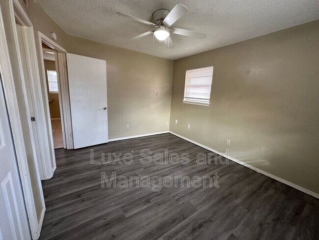 Building Photo - 621 Lotus Ave