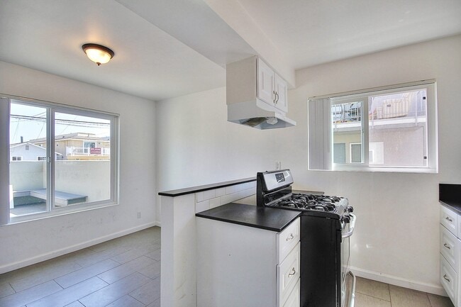 Building Photo - 6668 Del Playa Dr