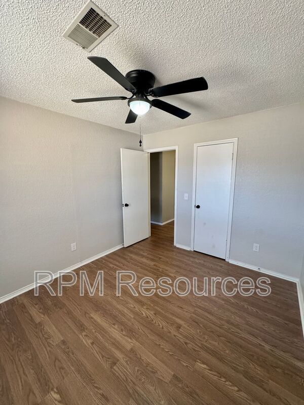 Building Photo - 8317 Woodhue Dr