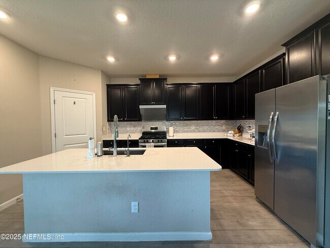 Building Photo - 141 Ren Wy