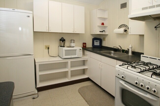 Building Photo - 82 Winsor Pl