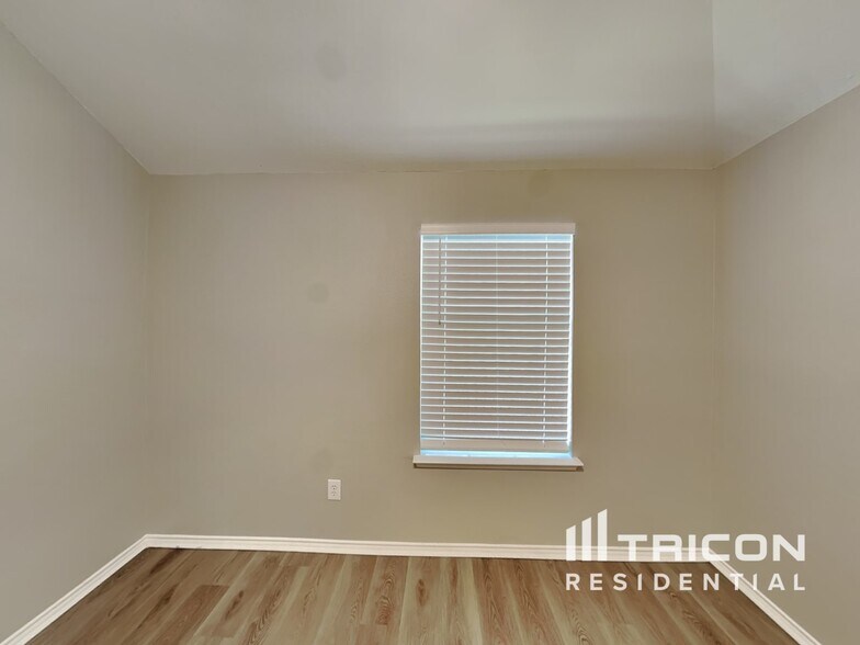 Building Photo - 4512 Ridgeway Dr